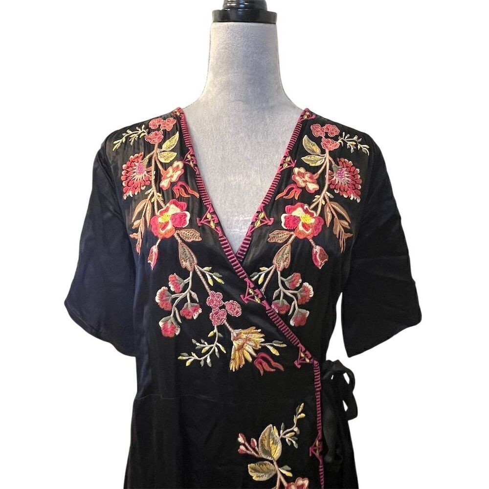 Johnny Was S Workshop Lilith Satin Floral Embroidered Wrap Dress Black Boho Chic - Picture 7 of 16